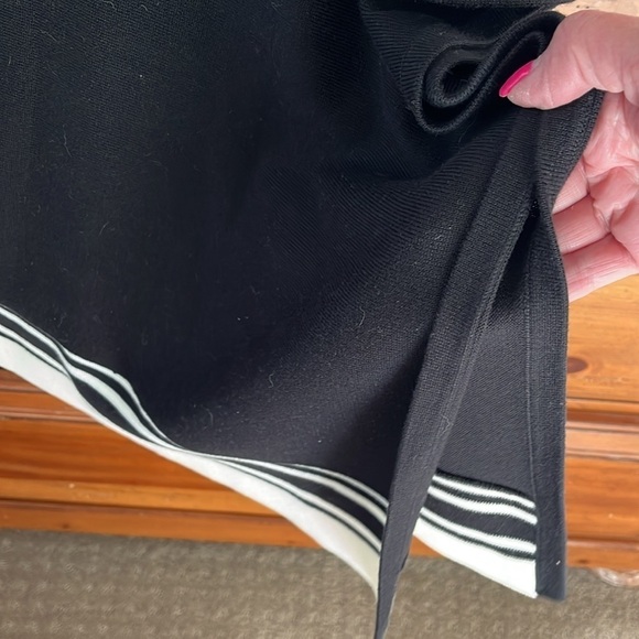 NWOT Talbots Women’s Black And Cream Poncho Size M/L - Picture 2 of 6